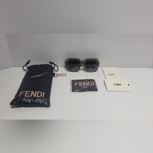 New Fendi FE40139F Women's Olive Green bold Square frame Sunglasses